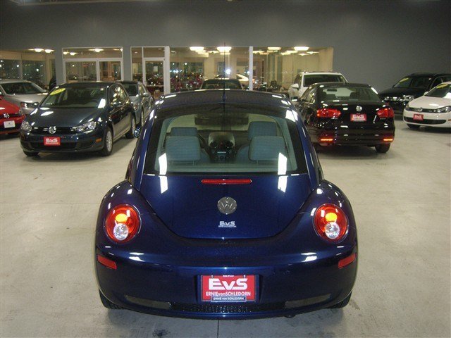 Volkswagen New Beetle 2006 photo 1