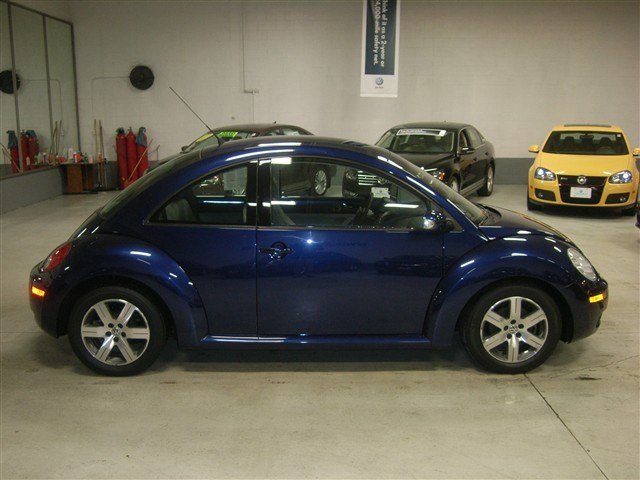 Volkswagen New Beetle 2006 photo 2