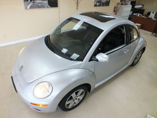 Volkswagen New Beetle Reg Cab 135.5 WB 4WD DRW Hatchback