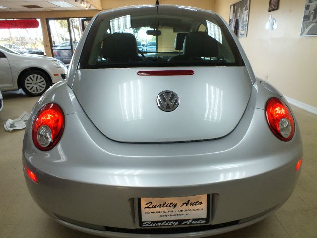 Volkswagen New Beetle 2006 photo 4