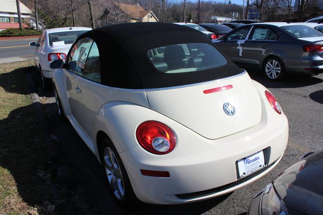 Volkswagen New Beetle 2006 photo 2