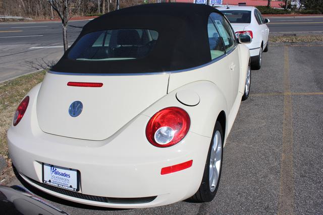 Volkswagen New Beetle 2006 photo 3