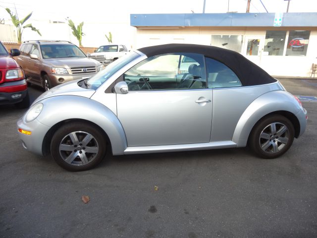 Volkswagen New Beetle 2006 photo 2