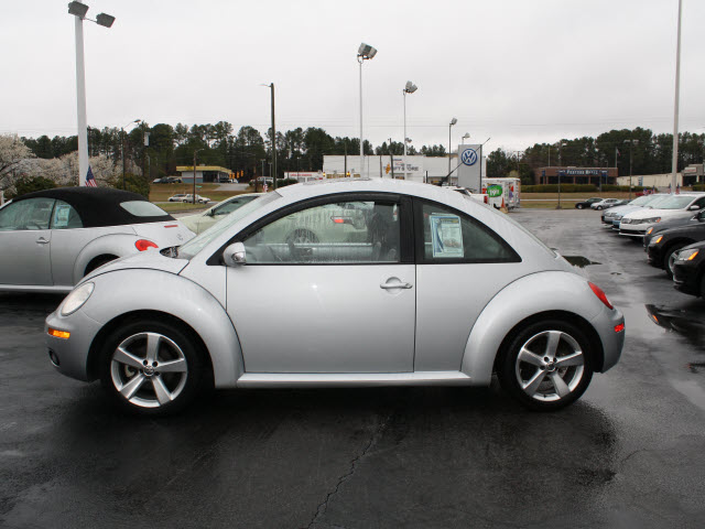 Volkswagen New Beetle 2006 photo 4