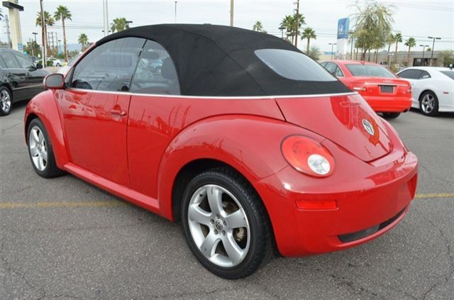 Volkswagen New Beetle 2006 photo 2