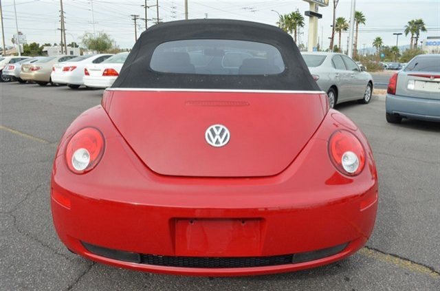 Volkswagen New Beetle 2006 photo 4