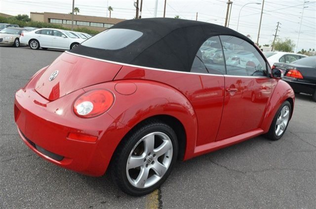 Volkswagen New Beetle 2006 photo 5