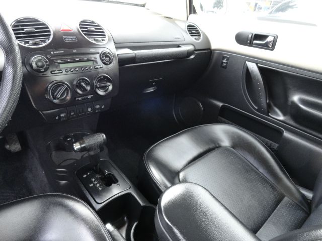 Volkswagen New Beetle 2006 photo 10