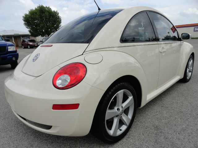 Volkswagen New Beetle 2006 photo 16