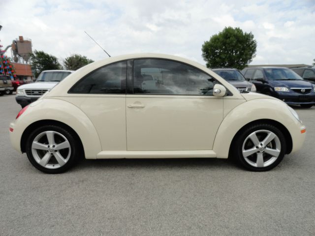 Volkswagen New Beetle 2006 photo 17