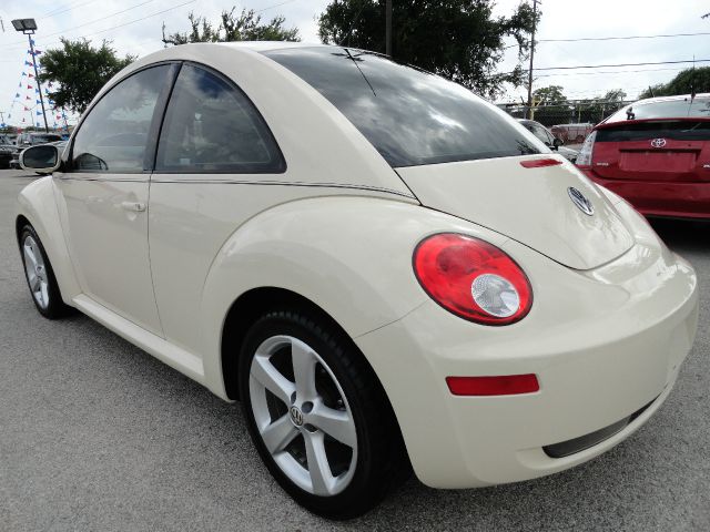 Volkswagen New Beetle 2006 photo 2