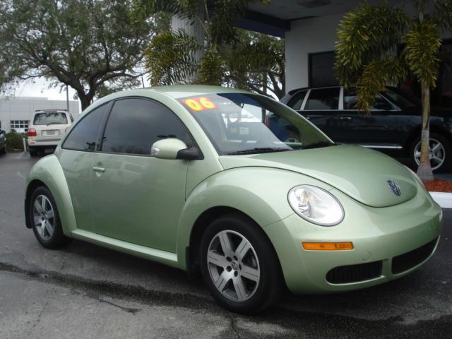 Volkswagen New Beetle 2006 photo 2