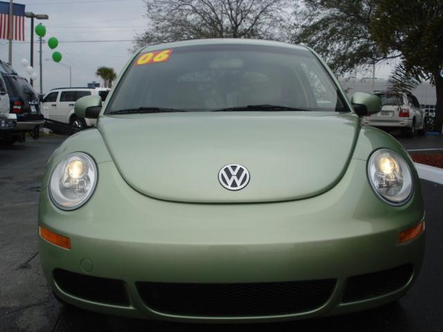 Volkswagen New Beetle 2006 photo 3