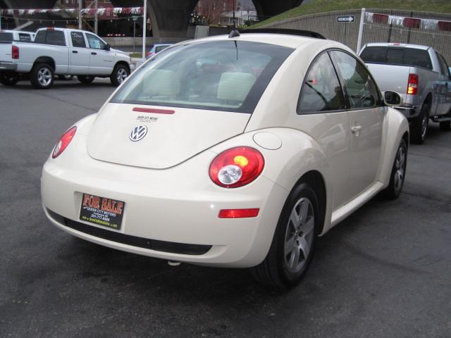 Volkswagen New Beetle 2006 photo 4