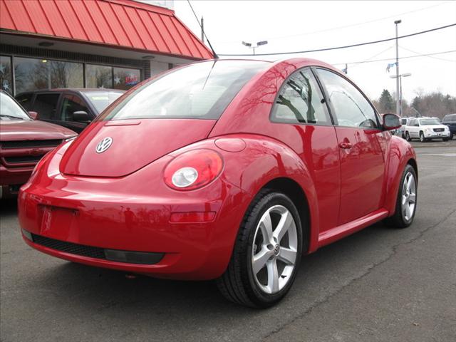 Volkswagen New Beetle 2006 photo 2