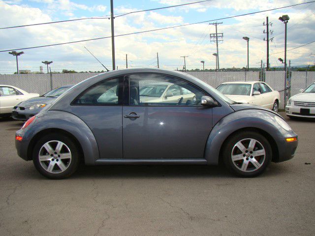 Volkswagen New Beetle 2006 photo 4