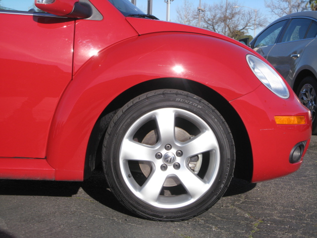 Volkswagen New Beetle 2006 photo 2