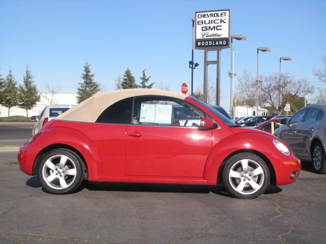 Volkswagen New Beetle 2006 photo 3