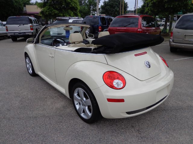 Volkswagen New Beetle 2006 photo 3