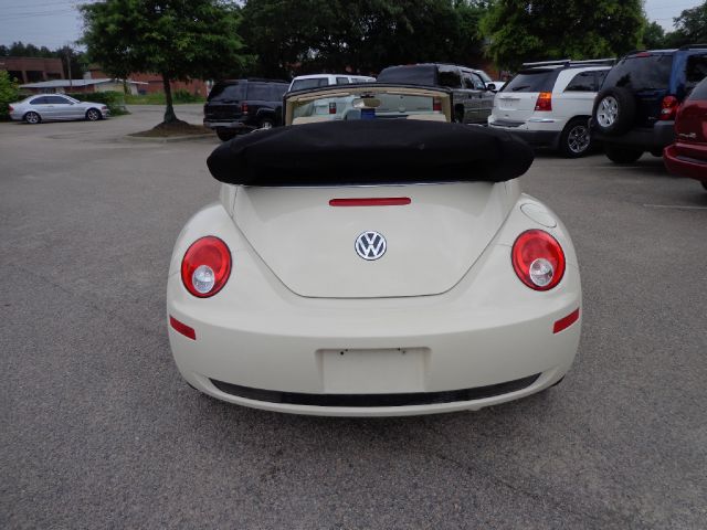 Volkswagen New Beetle 2006 photo 4