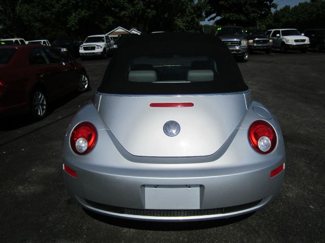 Volkswagen New Beetle 2006 photo 1