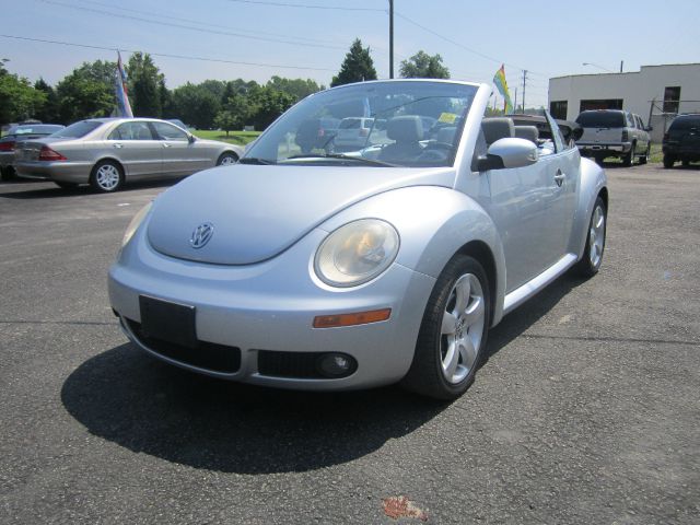 Volkswagen New Beetle 2006 photo 3