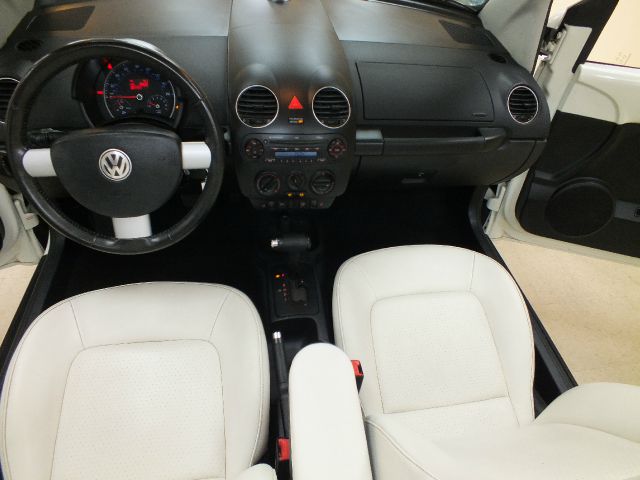 Volkswagen New Beetle 2007 photo 12