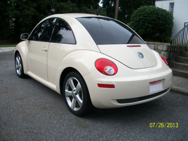 Volkswagen New Beetle 2007 photo 1