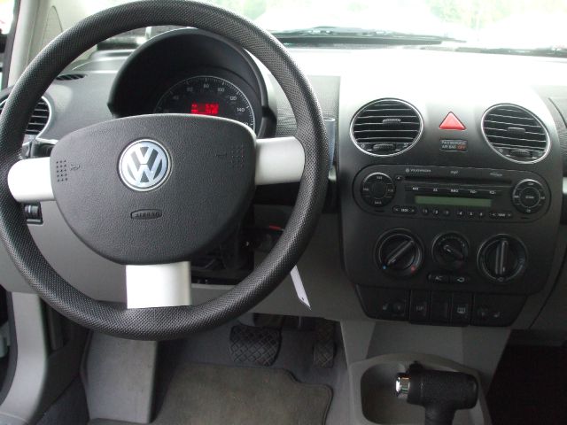 Volkswagen New Beetle 2007 photo 23