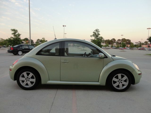 Volkswagen New Beetle 2007 photo 2