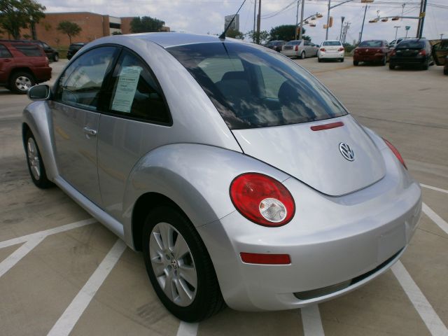 Volkswagen New Beetle 2008 photo 26