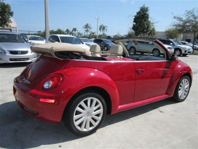 Volkswagen New Beetle 2008 photo 1