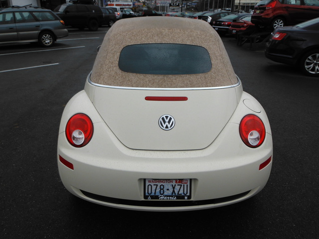 Volkswagen New Beetle 2008 photo 3