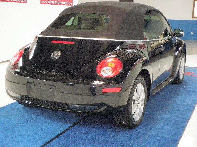 Volkswagen New Beetle 2008 photo 1