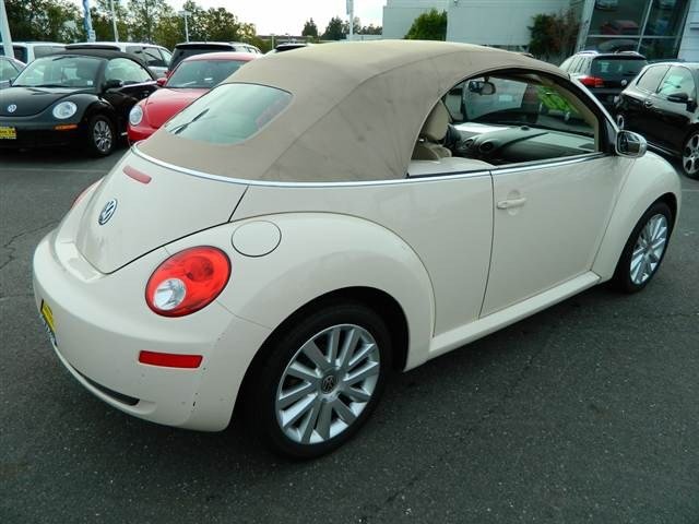 Volkswagen New Beetle 2008 photo 2