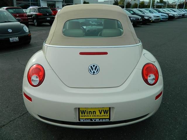 Volkswagen New Beetle 2008 photo 5