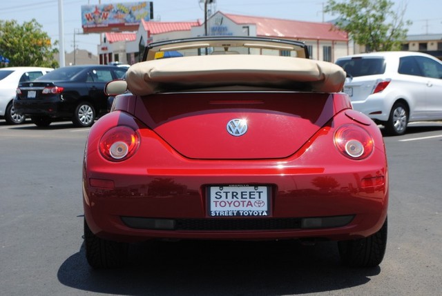 Volkswagen New Beetle 2008 photo 2