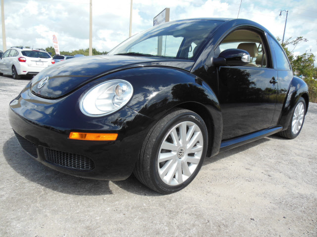 Volkswagen New Beetle 2008 photo 1