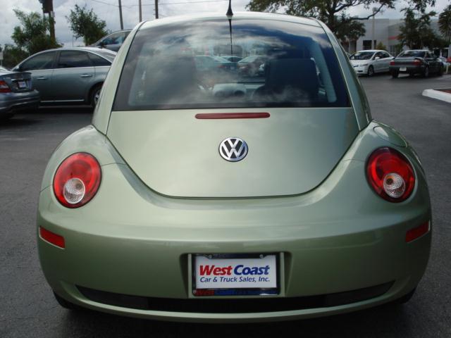 Volkswagen New Beetle 2008 photo 1