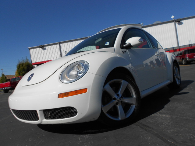 Volkswagen New Beetle 2008 photo 1