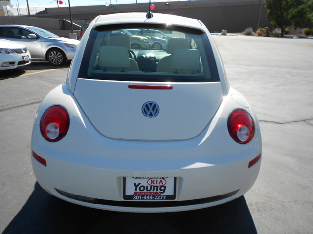 Volkswagen New Beetle 2008 photo 3