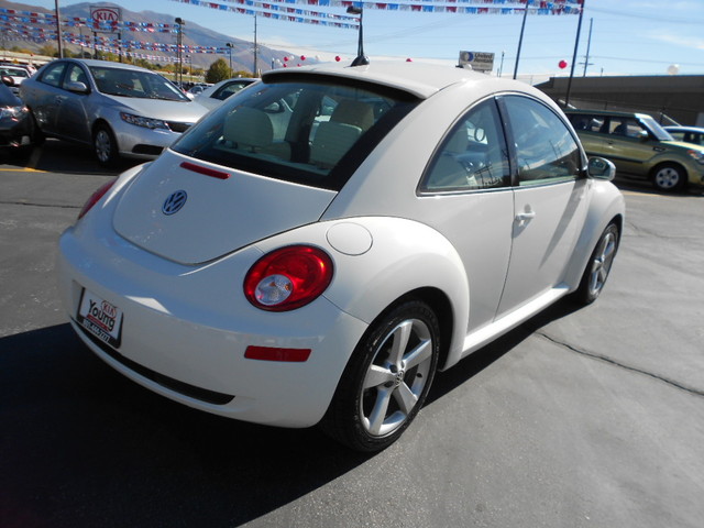 Volkswagen New Beetle 2008 photo 4