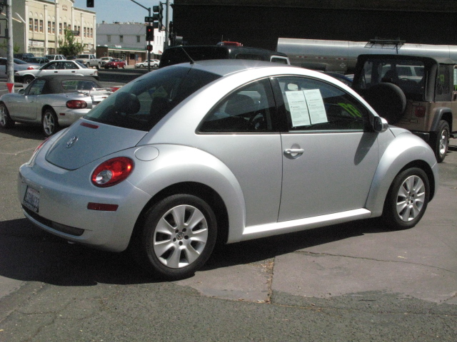 Volkswagen New Beetle 2008 photo 2