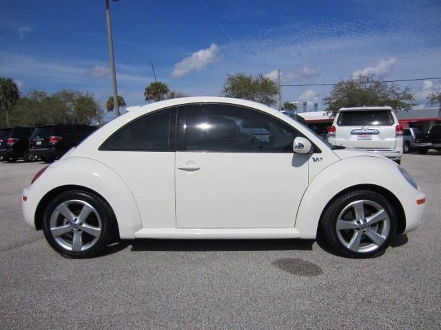 Volkswagen New Beetle 2008 photo 4