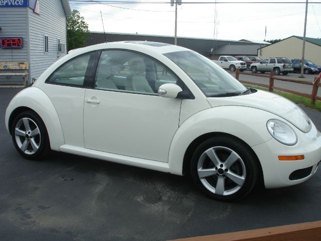 Volkswagen New Beetle 2008 photo 1