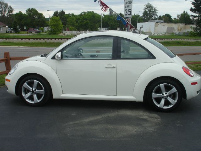 Volkswagen New Beetle 2008 photo 4