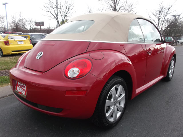 Volkswagen New Beetle 2008 photo 1