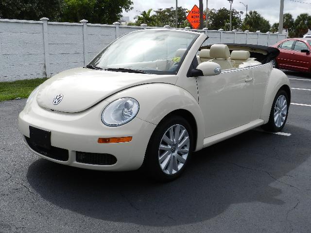 Volkswagen New Beetle 2008 photo 1