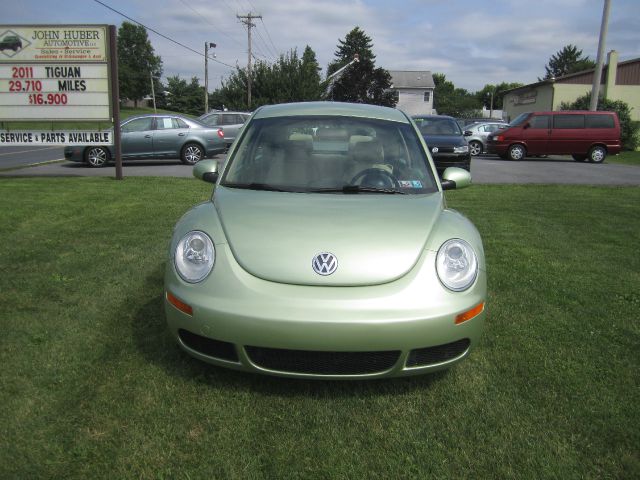 Volkswagen New Beetle 2009 photo 1