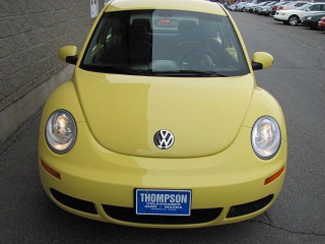 Volkswagen New Beetle 2009 photo 1